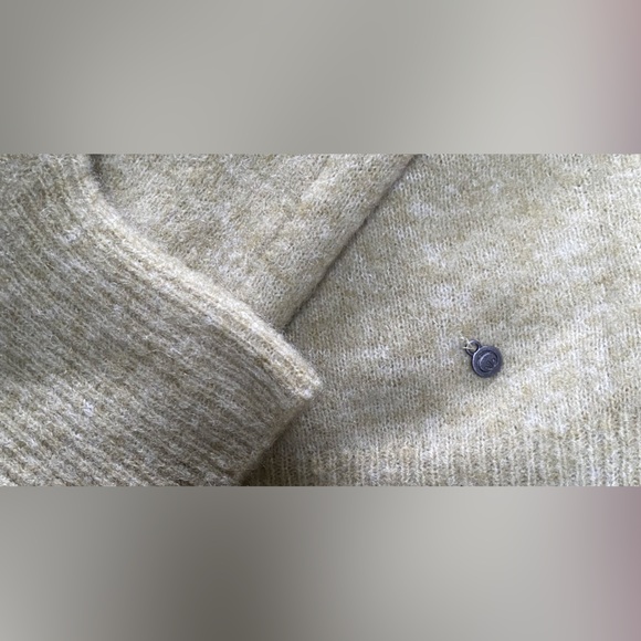 Cream Light Sage Green V-Neck Pullover - Picture 2 of 13